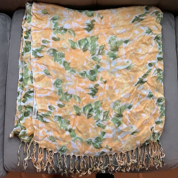 Arden B Aerie Bundle of Lightweight Floral Plaid Scarf - Picture 8 of 9